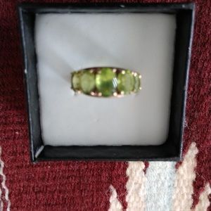 10k Peridot ring - size 7 1/2
